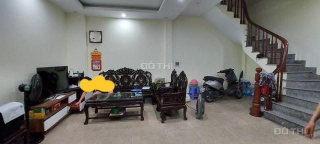 Nhà đẹp Trung Liệt, Đống Đa 50m2, chỉ 5,7 tỷ, KD, ô tô. LH 0989186258