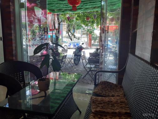 Sang nhượng quán cafe vỉa hè rộng DT 40 m2, mặt tiền 4 m, Phố Mỗ Lao, Q. Hà Đông, Hà Nội