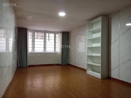 Cần bán gấp nhà mặt ngõ Thái Hà giá 900 triệu, 30m2 x 2T, ô tô đỗ gần, ở luôn