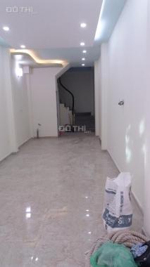 Cho thuê nhà riêng 5 tầng ô tô đỗ cửa Đức Giang, Long Biên, 38m2/sàn. Giá: 10 triệu/ tháng