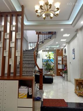 Cho thuê nhà 5 tầng full đồ siêu đẹp Bồ Đề, Long Biên, 45m2/ sàn. Giá: 13 triệu/tháng