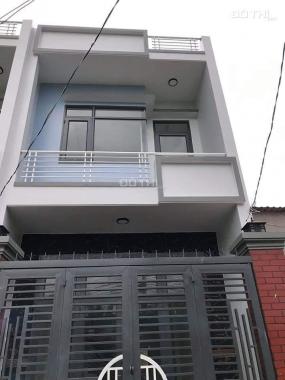 Bán căn nhà nhỏ 1 lầu, 1 trệt, ngay ngã tư Nguyễn Văn Quá chợ Cầu, Quận 12
