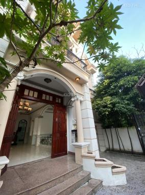 Cần bán căn biệt thự ngay Nguyễn Oanh diện tích 8.15 x 17m, 140m2, giá cực tốt