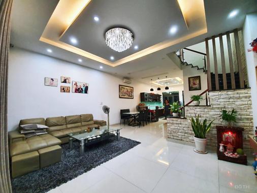 Bán căn nhà Phố Đông Village, DT 6x20m, hướng Tây Bắc, full nội thất cao cấp, giá 9 tỷ