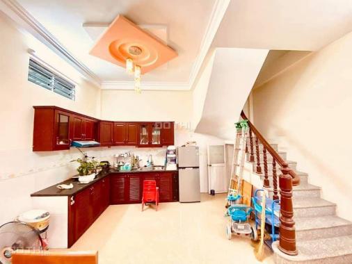 Nhà đẹp 42m2 lô góc, 50m ô tô đỗ ngày đêm Tân Mai, Hoàng Mai, giá 3.3 tỷ