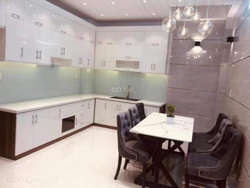 Bán nhà đường Trần Văn Hoàng, TB, 64m2, 4x16m, giá 7.3 tỷ. Nhà vuông vức, kiên cố, ở ngay