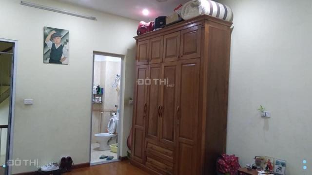 Nhỉnh 2 tỷ nhà Đê La Thành, 24m2, cách mặt phố 50m