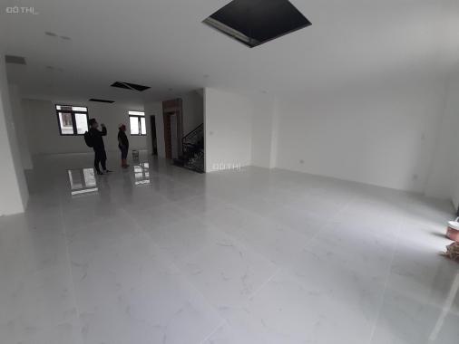 Cho thuê building hầm 4 lầu sàn trống suốt 680m2 34 đường Trần Não, Bình An, Quận 2