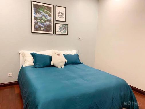Cho thuê gấp căn hộ tại Vinhomes Royal City 110m2 2 phòng ngủ sáng đầy đủ nội thất cao cấp