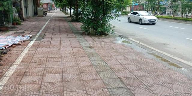 Đất mặt phố Cổ Linh, đường 42m, gần Aeon, 2 mặt đường, 71m2, nở hậu 7.3m