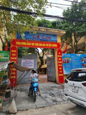 Nhà ngõ 8C Nguyễn Thiện Thuật, sau chợ Đồng Xuân, SD 30m2, gồm 2 tầng, giấy tờ viết tay, 800 triệu