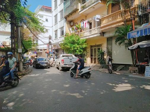 Nhà Nguyễn Văn Trỗi thoáng trước sau - 20m mặt phố ô tô đỗ cổng