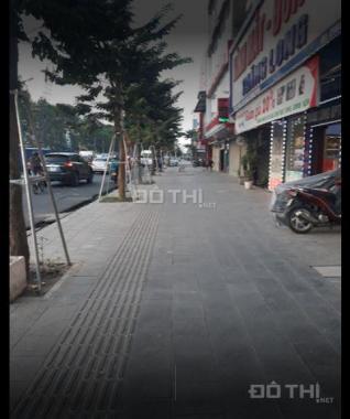 Cho thuê nhà mặt phố Phạm Văn Đồng 80m2, xây 5 tầng mặt tiền 10m (kính hiện đại - xem ảnh)
