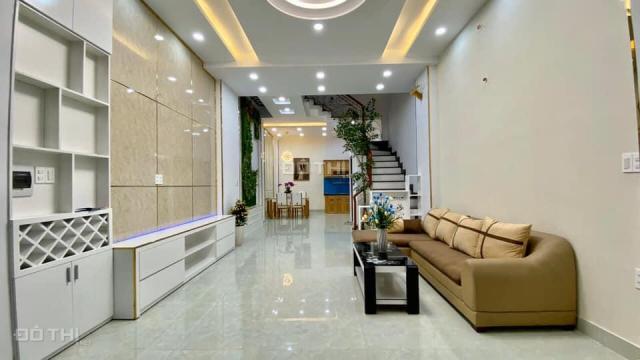 Mặt tiền 50m2, 3 lầu Nguyễn Trung Trực sổ hồng mới 2020 bán nhanh 11 tỷ, thang máy và nội thất CC