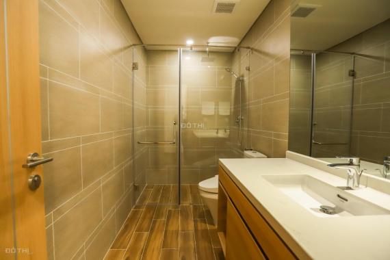Bán căn 71m2 vip nhìn thẳng công viên Cầu Giấy, full nội thất, giá 3,9 tỷ, tầng 19, dự án Sky Park