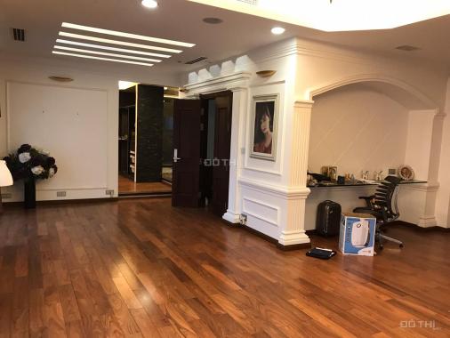 Bán biệt thự khu đô thị Yên Hòa 300m2 xây 4,5 tầng, MT: 17m, giá 50 tỷ đường hè 17m. LH 0904222012