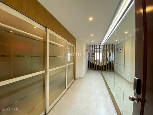 Bán căn hộ Hùng Vương Plaza Quận 5, nằm ở tầng trung, có diện tích 128.5 m2, gồm 3PN, 3WC
