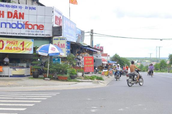 Hiện tại cửa hàng nội thất của tôi buôn bán mấy tháng nay ế ẩm nên tôi bán gấp 2 nền đất ở