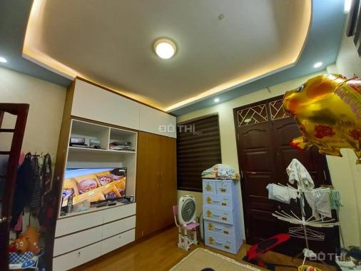 Bán nhà rộng Nguyễn Khoái 5m ô tô tránh, giá chỉ 2.33 tỷ