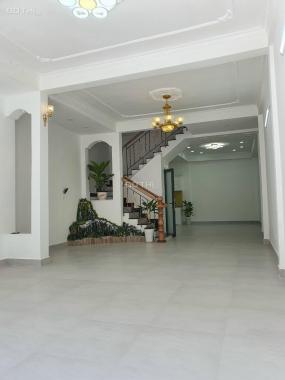 Cho thuê nhà đường Phạm Văn Hai, Phường 2, Tân Bình, HCM, DTSD 210m2 giá 50 triệu/th, 0967111471