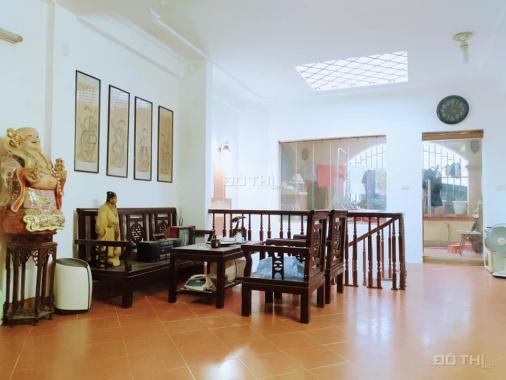 Siêu phẩm Đống Đa, 68m2, 5 tầng ở luôn, gần phố, ô tô. LH: 0868808001.