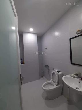 Bán gấp nhà 5 tầng, mới xây, 64m2 chỉ 7.6 tỷ, Huỳnh Văn Bánh, PN