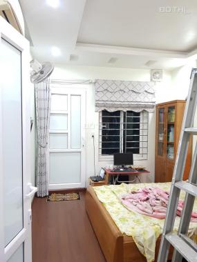 Bán nhà Hào Nam, 38m2, nhà 5 tầng đẹp, mặt ngõ thông, kinh doanh, ở sướng, hơn 3 tỷ. 0988424386