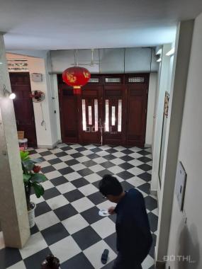 Bán nhà Nguyễn Văn Cừ, ô tô vào nhà, chủ để lại nội thất, 60m2 chỉ 6.9 tỷ