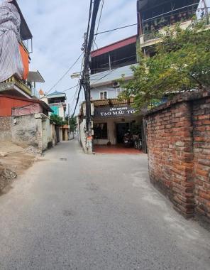 Bán mảnh đất phố Vũ Xuân Thiều, 50m2, gần phố, gần chợ, ô tô qua cửa, chỉ 2,8 tỷ. LH: 0987865509