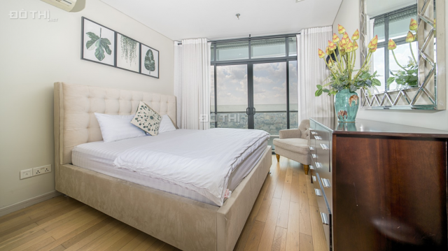 Cho thuê căn hộ City Garden rộng 160m2 nằm ở tầng cao thiết kế gồm 3 phòng ngủ và 2 phòng tắm