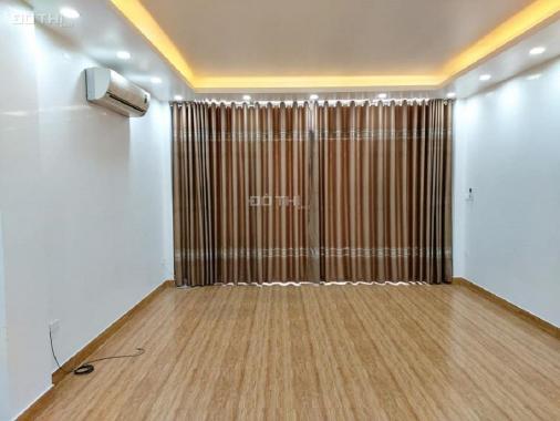 Cần cho thuê nhà đẹp nhất 565 Lạc Long Quân, 55m2 x 5 tầng, thang máy, full đồ xịn