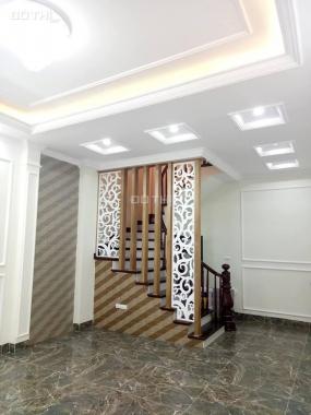 Bán nhà hẻm xe hơi đường CMT8, ngay công viên Lê thị riêng, 30m2, 1T 1L, 4,5 tỷ