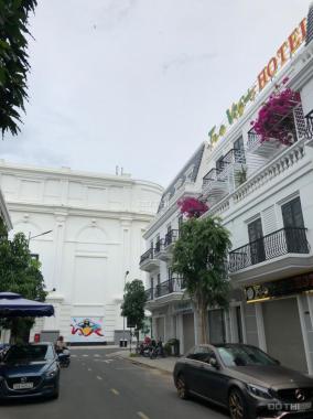 Bán căn shophouse Nguyễn Văn Huyên, xây 4 tầng, lh 0989888170