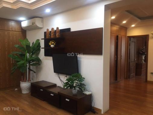 Cho thuê căn chung cư D2 Giảng Võ, diên tích 200m2, đầy đủ nội thất. Lh 0974429283