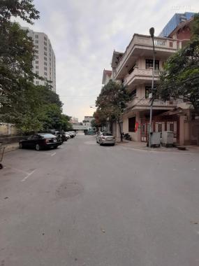 Cho thuê biệt thự đường Nguyễn Hoàng Tôn sau UBND Quận Tây Hồ, ô tô đỗ thoải mái. DT: 120m2