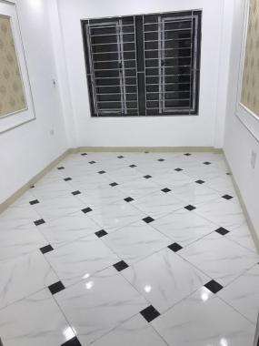 Chính chủ bán nhà mới ngõ 296 Lĩnh Nam, 50m2 x 4T, cách mặt đường 70m, giá 3,3 tỷ, LH 0902113778