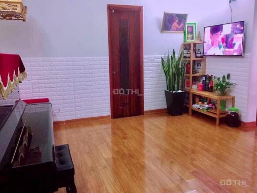 Chính chủ bán căn hộ tầng trung CT12B 53,5m2 giá 1.15 tỷ mặt đường Nguyễn Xiển