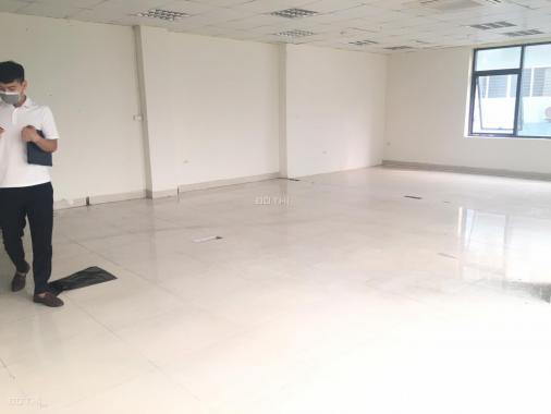 Tòa văn phòng mới xây ngã tư Khuất Duy Tiến - Nguyễn Trãi cho thuê 120m2 giá rẻ