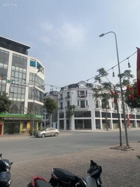 Chính chủ bán kiot ở Kiêu Kỵ có vỉa hè kinh doanh sầm uất DT 48m2