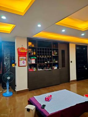 Bán tòa nhà văn phòng phố Nguyễn Hoàng, lô góc, 100m2 x 7T, 26 tỷ