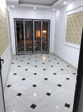 Chính chủ bán nhà mới ngõ 296 Lĩnh Nam, 50m2 x 4T, cách đường ô tô 50m, giá 3,3 tỷ, LH 0902113778