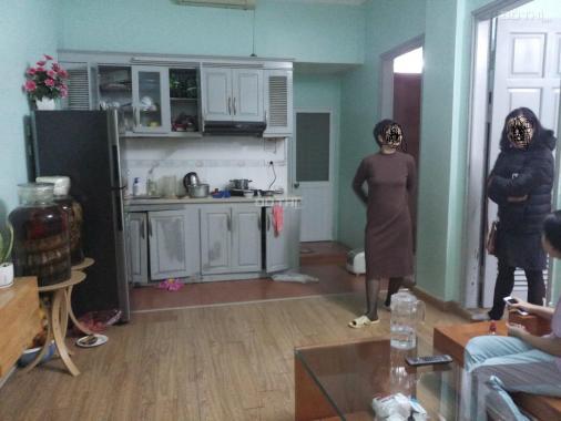 Cần bán căn hộ tầng 3 đã sửa rất đẹp ở Nguyễn Phong Sắc 70m2 chia 2 ngủ, 2 WC, full đồ về ở luôn