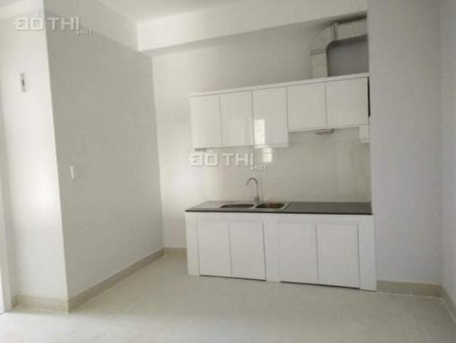 Cho thuê căn hộ chung cư ngay chợ Tân Sơn Nhất, nội thất cơ bản, giá chỉ 4.5tr/th