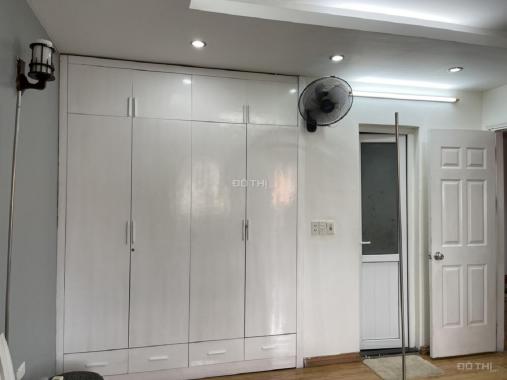 Cần bán căn CCCC ở Cầu Giấy, căn góc, 126m2, 3 ngủ, đồ hiện đại, vị trí đắc địa vào ở ngay