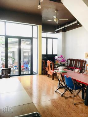 Cho thuê nhà nguyên căn vị trí góc đẹp thuận tiện kinh doanh cafe trong KDC Vạn Phúc City Thủ Đức