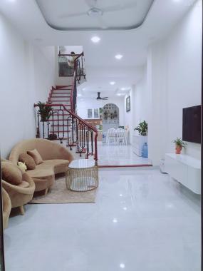 Cực rẻ! Bán nhà ngay Ngã Tư Sở, 3 bước ra phố, 60m2, 4,3 tỷ