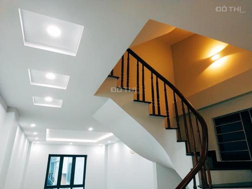 Cho thuê nhà 5 tầng Ngọc Thụy, Long Biên, 60m2/sàn, giá: 11,5 triệu/tháng, LH: 0984.373.362