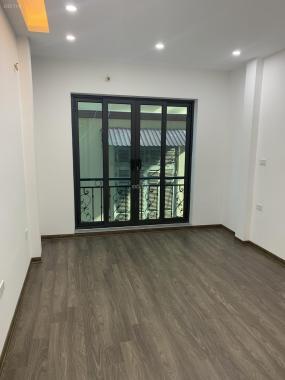 Bán nhà phân lô cán bộ 45m2 x 5 tầng ô tô vào nhà cực đẹp đường Láng, Láng Thượng, Đống Đa, 5,5 tỷ