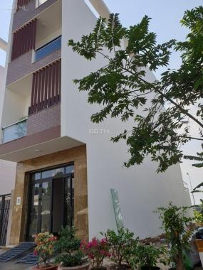 Cần bán nhà phố hoàn thiện phường Bình Trưng Đông, Quận 2, Hồ Chí Minh