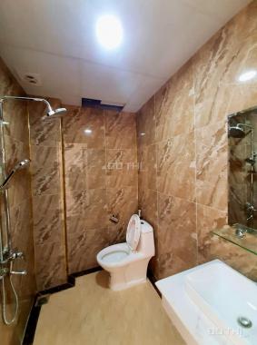 Nhà ngay ngã Tư Sở, Royal, 31m2, 5 tầng - 3PN. Giá 3.15 tỷ, mới xây chưa ở, SĐCC